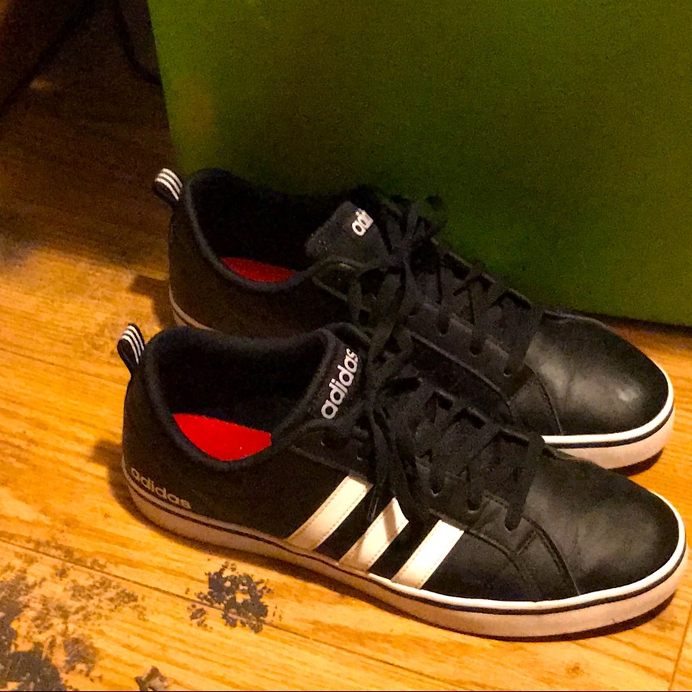 Adidas tennies